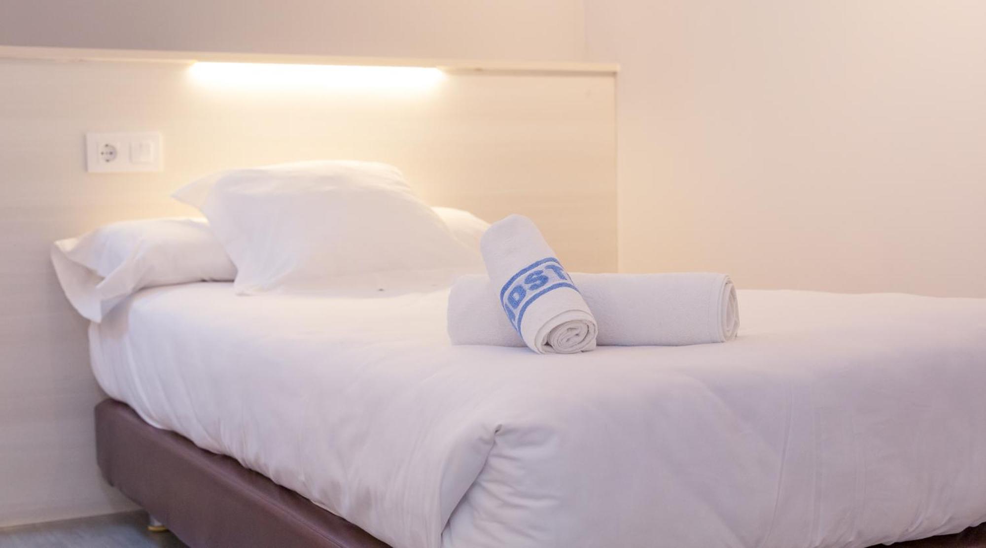 Hostal Viena Soria Esterno foto